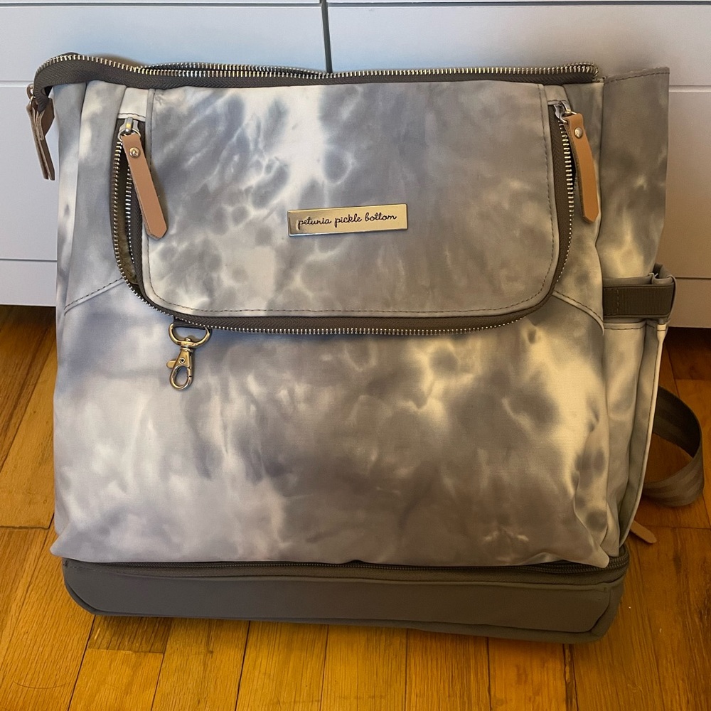 PETUNIA PICKLE BOTTOM BAG!! LIKE NEW